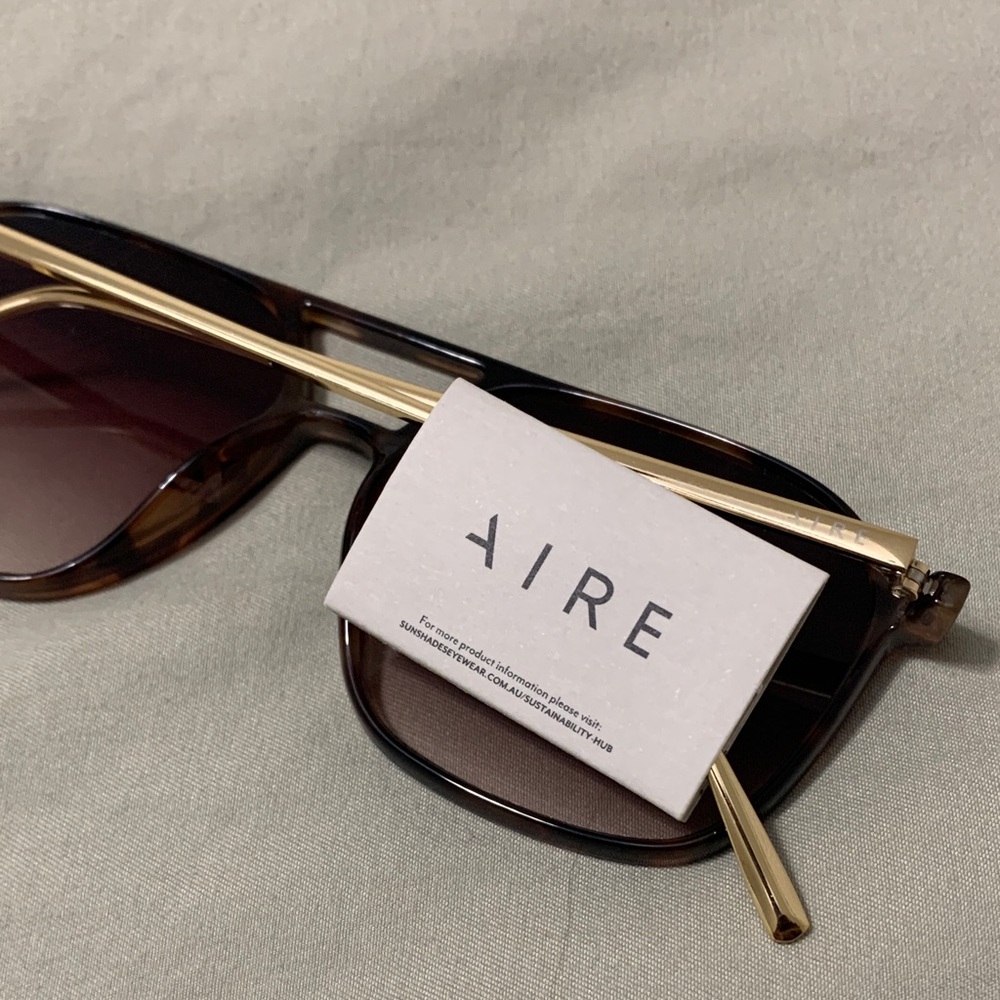 Classic Tortoise Shell Sunglasses - Picture 3 of 6